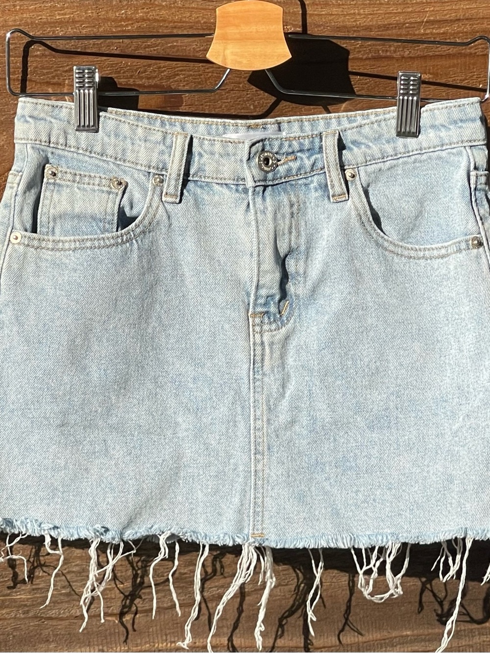 Beginning Boutique Siletto Star Light Wash Denim Low Rise Mini Skirt Frayed Sz 2